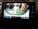バックカメラの画像です。ガイドラインがスムースな車庫入れをサポートいたします。車庫入れの安心感がアップしますね。