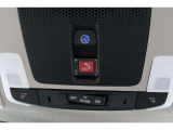 緊急通報ボタンが装備されています。ホンダコネクト対応。ご利用には、Honda Total Care プレミアムのご加入が必要です。