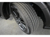 タイヤサイズは225/55R18です