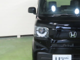 LEDヘッドライトは、点灯の瞬間から光量を発揮し、突然暗くなるトンネルなどでの安定感を高めます。