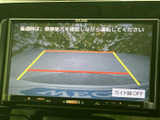 後方確認が格段に楽になるモニター。駐車時や狭い道での運転も安心です。ガイド線表示で、安全な車庫入れをサポートします。