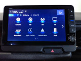 ハンドルにオーディオの操作スイッチが装備されています。視線を前方から外さずハンドルから手を離さずに操作できるのでとっても安全ですね。