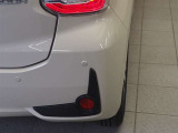 コーナーセンサーを車の前後に装備。障害物までの距離に応じて警告音を変えてお知らせ。縦列駐車時や駐車場・車庫などでの取り回しをサポートします。詳細は販売店スタッフまでおたずねください。