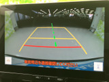 後退時の安全性を高めるバックカメラを搭載。狭い場所でもスムーズな駐車をサポートし、運転に自信を持たせてくれます。