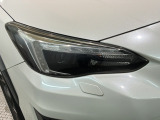 LEDヘッドライトは、点灯の瞬間から最大光量を発揮し、突然暗くなるトンネルなどでの安定感を高めます。