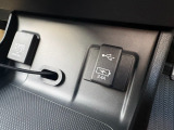 スマートフォンなどの音楽再生が可能なUSB接続ジャック装備車両です♪♪♪2.4A急速充電USBジャックも付いてます
