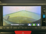 【バックカメラ】運転が苦手な方も車庫入れラクラクです!ギアをリバースに入れれば自動的に切り換わりますので、面倒な操作は不要です♪狭い駐車場もお車を傷つけず安心ですね!