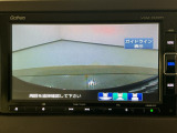 【バックカメラ】運転が苦手な方も車庫入れラクラクです!ギアをリバースに入れれば自動的に切り換わりますので、面倒な操作は不要です♪狭い駐車場もお車を傷つけず安心ですね!