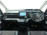 ◆視界広々で非常に運転しやすくロングドライブでも疲れを感じさせないすっきりとまとまったインパネ周りです。