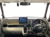 フロントガラスが大きく、ワイドな視界で運転もしやすくなるように設定されています。
