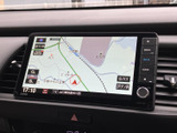 鮮明な地図表示で、目的地までスムーズに案内。運転に集中できる、使いやすいナビゲーションシステムが搭載されています。