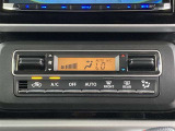 オートエアコンは温度を設定するだけで、自動で風量などを設定してくれます。運転しながら操作も必要ないので、安全性も向上します。