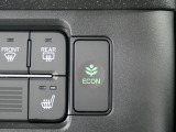 【ECONスイッチ】 ECONスイッチを押すと、加速時のアクセルの踏みすぎやエアコンの効きすぎなどを抑え燃費向上に役立ちます。