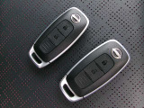 『インテリジェントキ-』機械的な鍵を使用せずに車両のドアの施錠/解錠、エンジン始動が可能なシステムです!