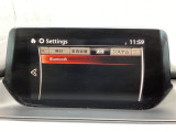 Bluetoothに接続することで、スマートフォンに入っている音楽アプリを車内で楽しめたり、通話が出来ます♪