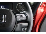 Hondaセンシングの機能のひとつ、アダプティブクルーズコントロール付!アクセルから足を離しても設定したスピードと前車との車間を保ち走行してくれます!車線維持もアシスト☆高速道路で疲労軽減ですね☆