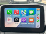 お手元のスマートフォンと接続して頂く事で使用可能な「Apple CarPlay/Android Auto」電話の応答は勿論、メッセージの受信やLINE、音楽接続からナビアプリの使用まで幅広く活躍致します。