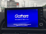 使いやすいインターフェースが、快適なドライブをサポートします。直感的な操作で、目的地設定やオーディオ操作がスムーズに行え、必要な情報もすぐに確認できます。