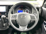 インテリアに合わせたデザインのステアリングは、運転される方のことも考え、運転しやすい形状、大きさです。是非一度、実際に触ってお確かめください。