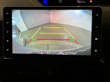 バックギアに入れると、このように後方が映し出されます!駐車の際とても安心!便利!最終確認はご自身の目と耳で必ず行ってください!