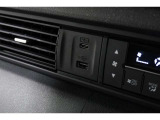 スマートフォンなどの音楽再生が可能なUSB接続ジャック装備車両です♪♪♪
