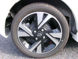 15インチアルミホイール!!格好良くてホイールがあなたの愛車をいっそう輝かせます☆