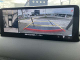 360&deg;ビューモニターでは、両サイドとフロント、バックカメラの合成で、あたかも上空から見下ろした様に周囲を確認して頂けます。駐車場だけでなく、T字路等でも活躍のアイテムです!