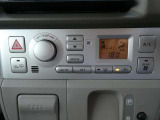 すっきりとまとまった使いやすいエアコンパネルデザインです♪オートエアコン機能がついていますので温度を設定しておけば室内は快適そのもの!
