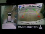 ☆全周囲カメラが駐車をアシスト☆4つの高解像度カメラで車の周囲を撮影!見えにくい死角の駐停車も驚く程に楽々です。バックカメラは、車庫入れの時は勿論、後方の安全確認もできて安心です♪