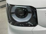LEDヘッドライトは、点灯の瞬間から最大光量を発揮し、突然暗くなるトンネルなどでの安定感を高めます。