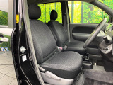 運転席まわりには十分なスペースがあり、大柄な方でもゆったり運転していただける環境です。