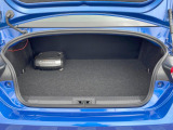 普段のお買い物や通勤、送迎等に必要な荷室スペースを確保しております。