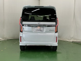 後席の窓には外から車内が見えにくくなるプライバシーガラスを採用。周りを気にせずリラックスして過ごせます