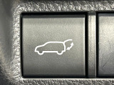 【パワーバックドア】スマートキーや運転席のボタンを押すだけでリアゲートが自動で開閉します!荷物を持っている時や、高い位置にあるバックドアを閉める際に便利な機能です♪