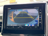 【バックカメラ】駐車時に後方がリアルタイム映像で確認できます。大型商業施設や立体駐車場での駐車時や、夜間のバック時に大活躍!運転スキルに関わらず、今や必須となった装備のひとつです!