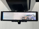 【インテリジェント ルームミラー】車両後方のカメラ映像をミラー面に映し出すので、車内の状況や、天候などに影響されずいつでもクリアな後方視界が得られます!