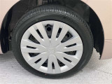 ホイルカバー付きです。タイヤサイズ 165/55R15