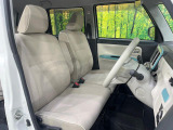 運転席シート廻りは使用感も少なく、良好な状態となっています。前オーナー様が丁寧に使っていたことがよくわかりますね。