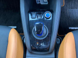 シフトレバー 近未来的なデザインで運転を楽しく演出します♪