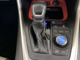路面状況に合わせてスイッチやダイヤルで走行モードの切り替えが出来ます。