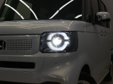 【LEDヘッドライト】悪天候や夜間走行時も良好な視界を確保し安心して運転できる高輝度LEDヘッドライトを装備!点灯速度が早く、消費電力も抑えられています!!