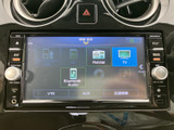 CDやUSB、Bluetoothなど、多彩なソースに対応。お好みの音楽を車内で楽しめます。操作も簡単で、快適なカーライフを演出します。