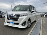 精悍なフロントマスクが印象的なスタイルです。洗練されたデザインで、都会的な街並みにもよく似合いますね。