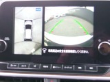 まるで上空から見下ろしているような感じで駐車が楽にできるインテリジェントアラウンドビューモニター!幅寄せが苦手な方でもサイドビューで確認することができますよ♪