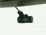 ◆リアにもドライブレコーダーを装備しております◆映像・音声などを記録する自動車用の装置です。もしもの事故の際の記録はもちろん、旅行の際の思い出としてドライブの映像を楽しむことができます。