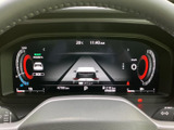 見やすいデザインのメーターは、運転に必要な情報を分かりやすく表示し、運転に集中できる環境を提供します。