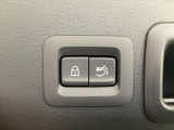 パワーリフトゲートは運転席とリフトゲート側、さらにアドバンストキーでも開閉が可能!開度は無段階にメモリー設定もできます。ゲート内側にタッチセンサーを配置し、手などを挟み込む危険を低減します。