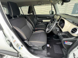 運転席&助手席☆広々しており運転しやすいです(*'&omega;'*)♪