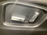 こちらのグレードは助手席にもパワーシートを装備しております!運転席同様お好みで調整が可能です!