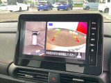 上から丸見えアラウンドビュー!車を真上から見下ろした様な映像を映し出すアラウンドビューモニター。これで車庫入れもラクラク。